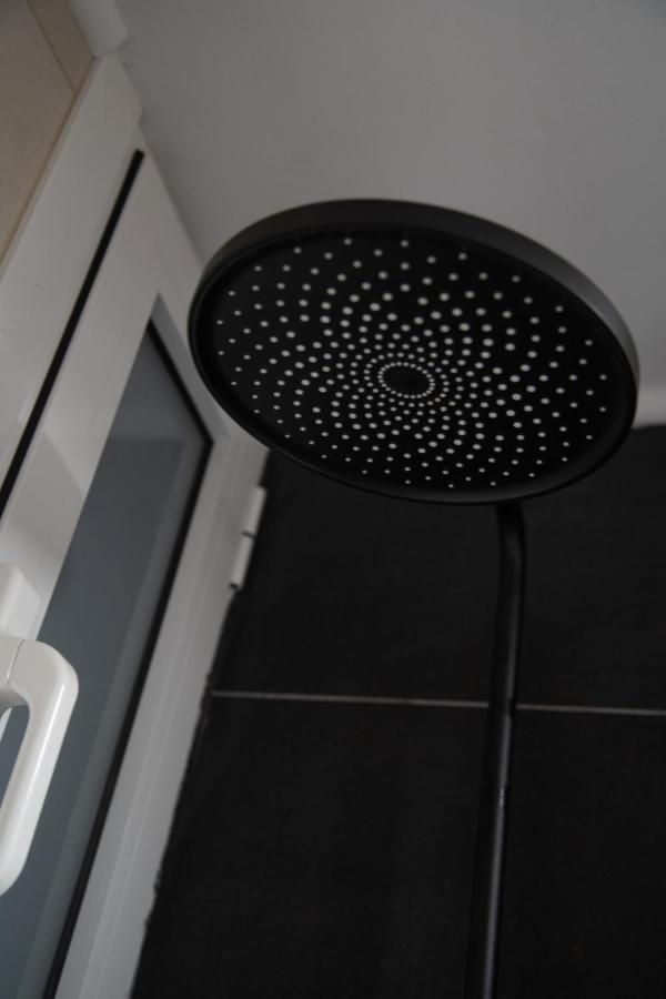 Modern Apartment Downtown アテネ エクステリア 写真