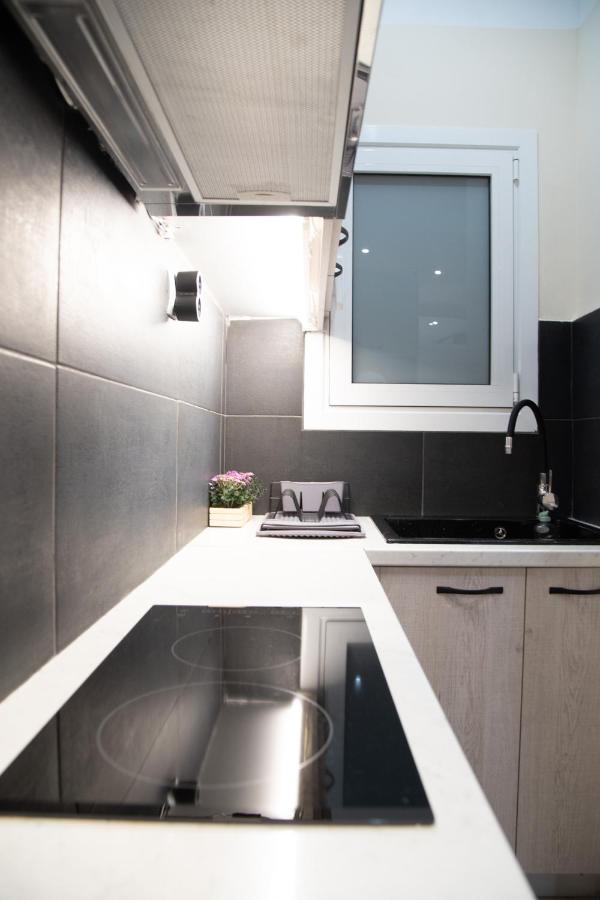 Modern Apartment Downtown アテネ エクステリア 写真