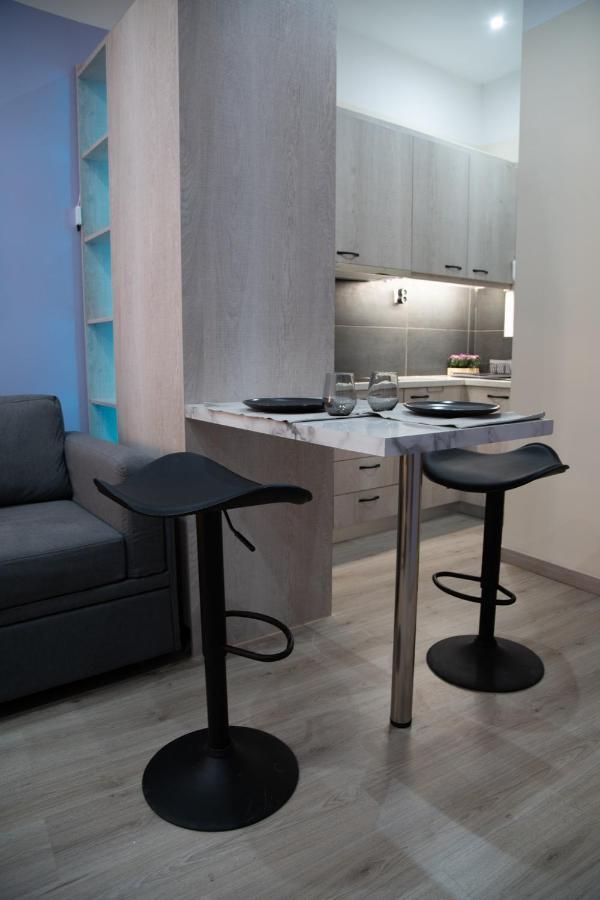 Modern Apartment Downtown アテネ エクステリア 写真