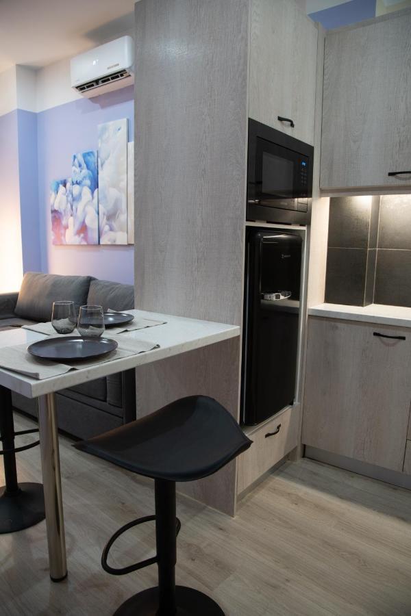 Modern Apartment Downtown アテネ エクステリア 写真